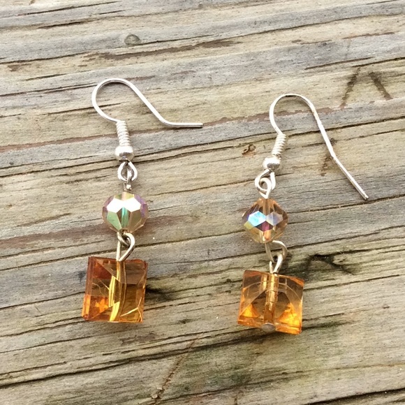 Pretty Little Dangly Earrings - Picture 1 of 4